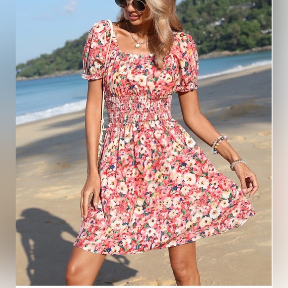 Floral Print Shirred  Puff Sleeve Dress - Picture 2 of 5